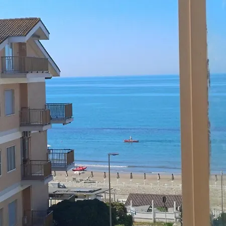 Il Mare A Due Passi * Nettuno